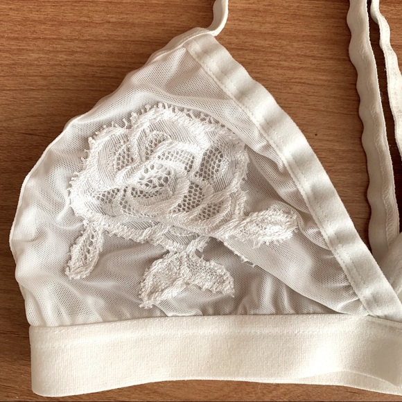BNWOT Urban Outfitters White Floral Bralette XS/S - Picture 2 of 5